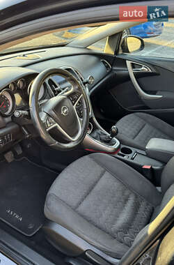 Универсал Opel Astra 2013 в 