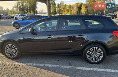 Универсал Opel Astra 2013 в 