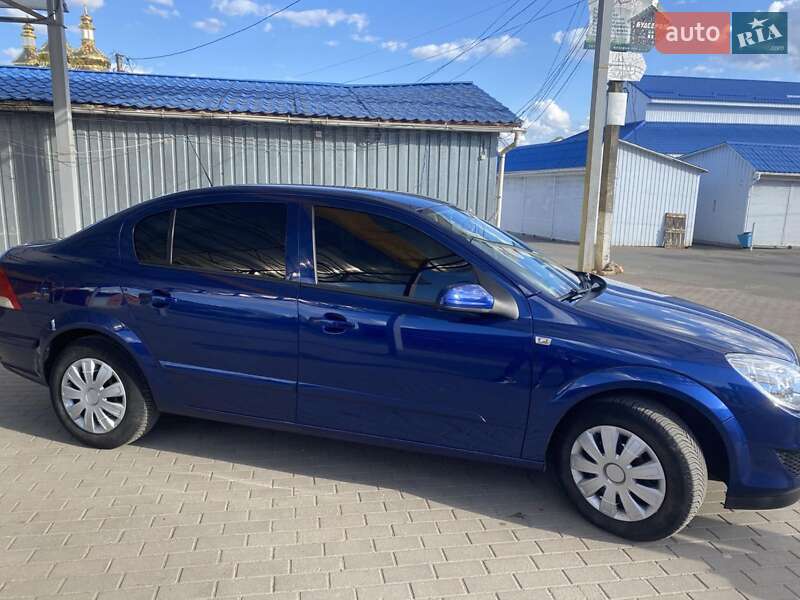 Седан Opel Astra 2009 в Ромнах