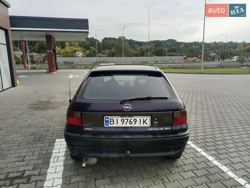 Хэтчбек Opel Astra 1995 в Лубнах