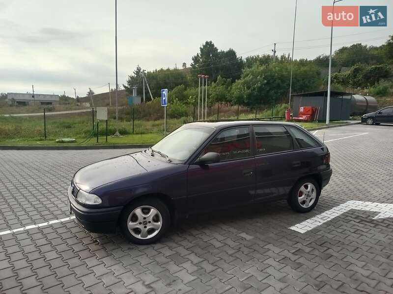 Хэтчбек Opel Astra 1995 в Лубнах