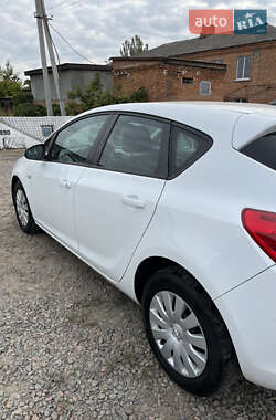 Хэтчбек Opel Astra 2014 в 