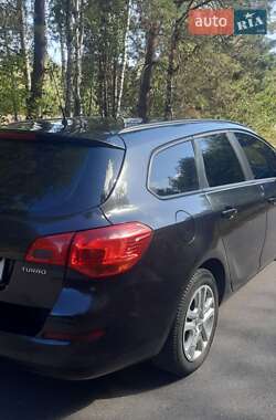 Универсал Opel Astra 2012 в 