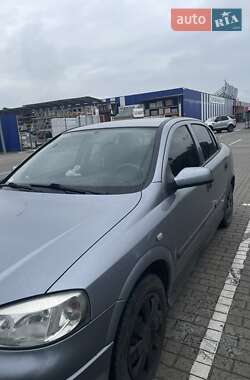 Хэтчбек Opel Astra 2006 в 