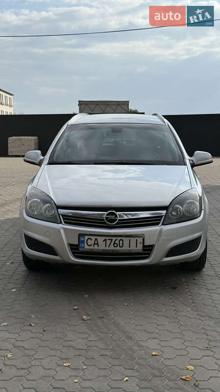 Универсал Opel Astra 2011 в Жашкове