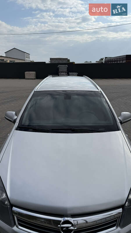 Универсал Opel Astra 2011 в Жашкове