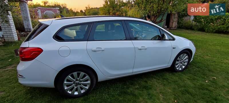 Универсал Opel Astra 2012 в Чернигове