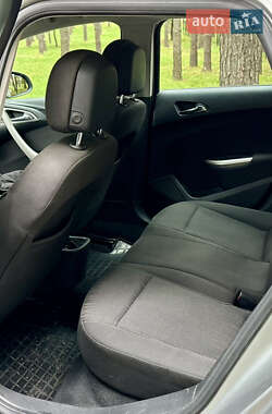 Универсал Opel Astra 2012 в 