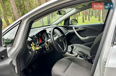 Универсал Opel Astra 2012 в 