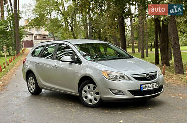 Универсал Opel Astra 2012 в 