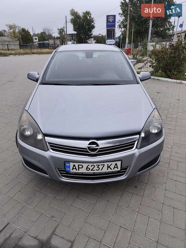 Хэтчбек Opel Astra 2008 в Запорожье