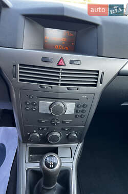 Универсал Opel Astra 2005 в 