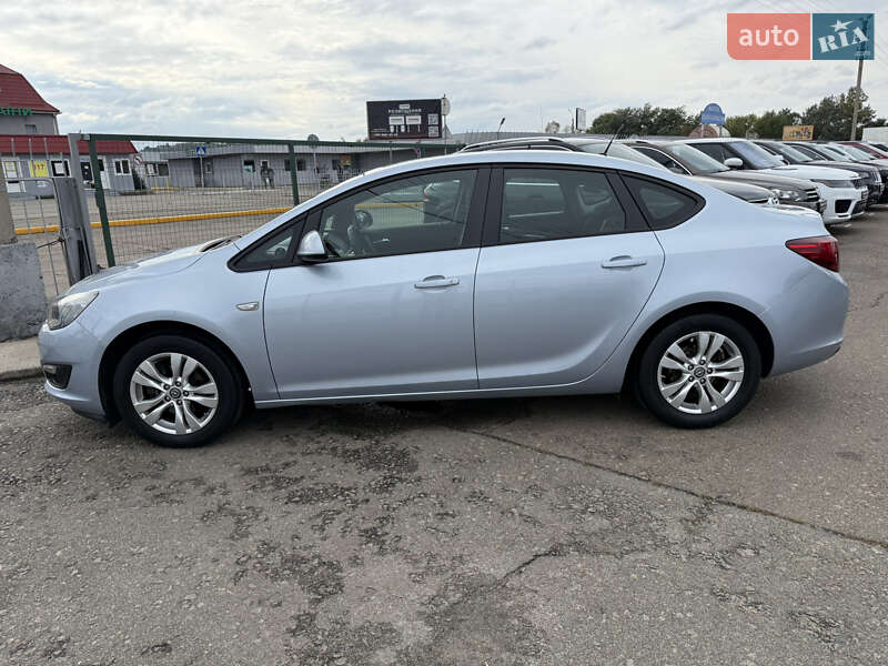 Седан Opel Astra 2017 в Киеве