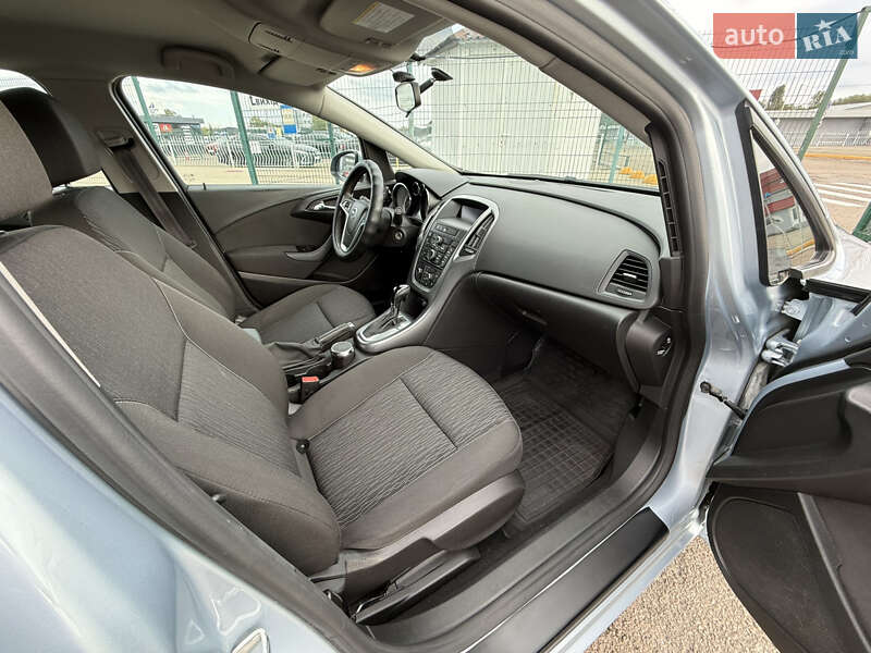 Седан Opel Astra 2017 в Киеве
