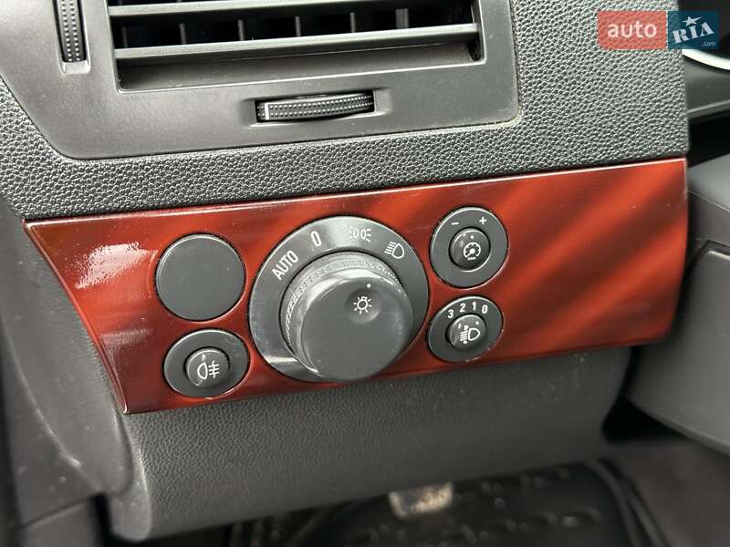 Хэтчбек Opel Astra 2006 в Межгорье