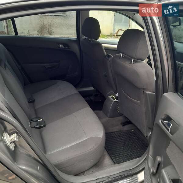 Седан Opel Astra 2008 в Трускавце