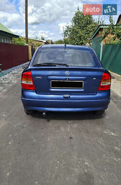 Хэтчбек Opel Astra 2006 в 
