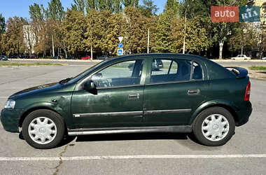 Хетчбек Opel Astra 2000 в 
