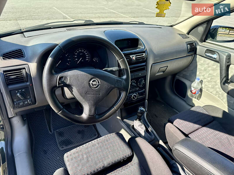 Хэтчбек Opel Astra 2000 в Запорожье