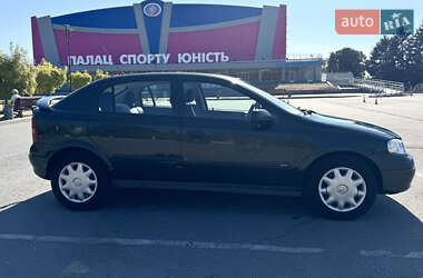 Хетчбек Opel Astra 2000 в 