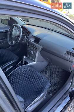 Хэтчбек Opel Astra 2006 в 
