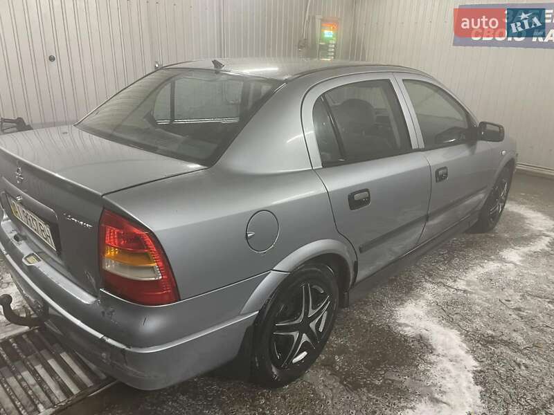 Седан Opel Astra 2007 в Лысянке