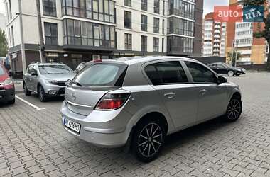 Хэтчбек Opel Astra 2012 в 