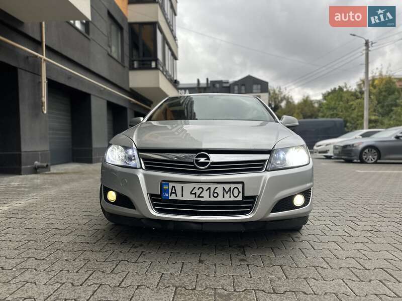 Хэтчбек Opel Astra 2012 в Тернополе