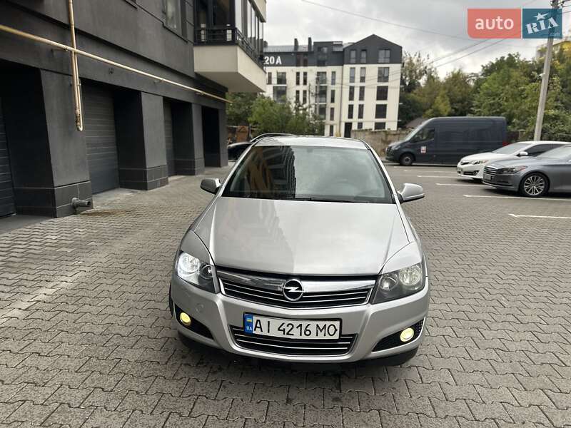 Хэтчбек Opel Astra 2012 в Тернополе