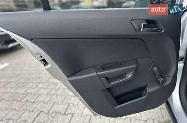 Хэтчбек Opel Astra 2012 в 