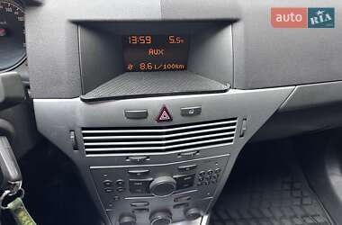 Хэтчбек Opel Astra 2012 в 