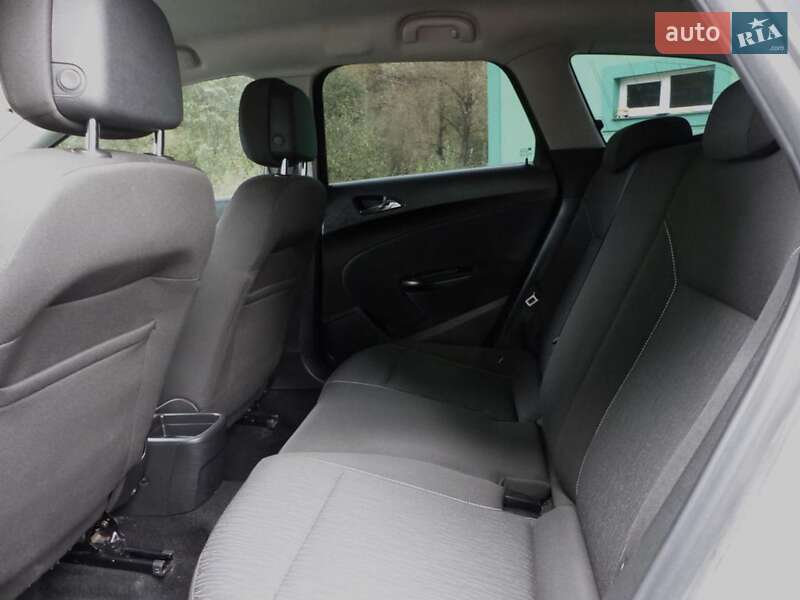 Универсал Opel Astra 2013 в Делятине