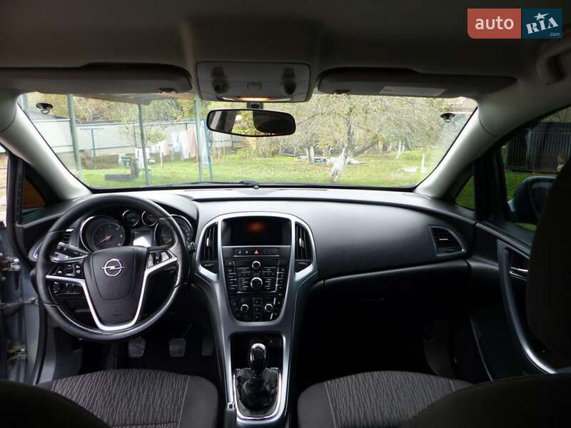 Универсал Opel Astra 2013 в Делятине