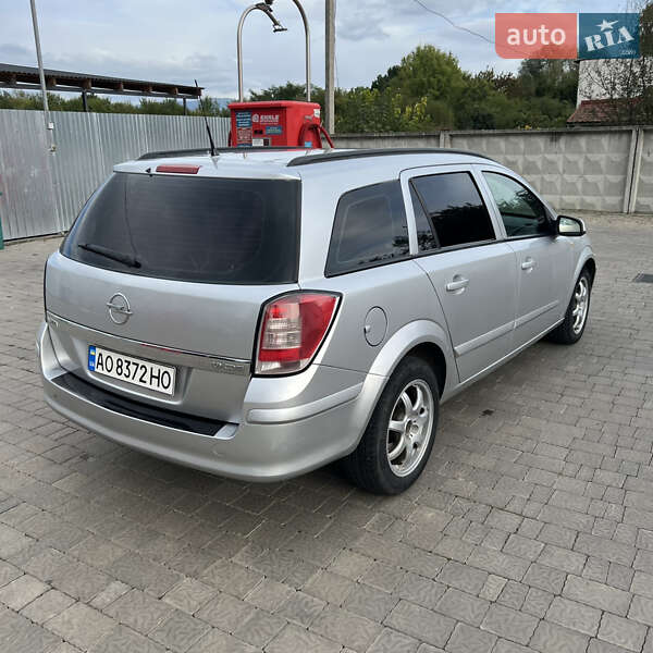 Универсал Opel Astra 2006 в Ужгороде
