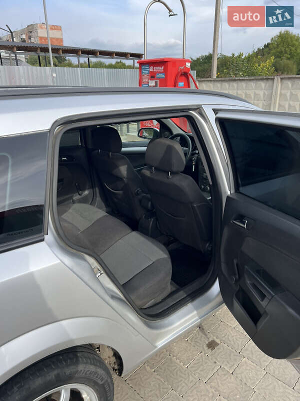 Универсал Opel Astra 2006 в Ужгороде