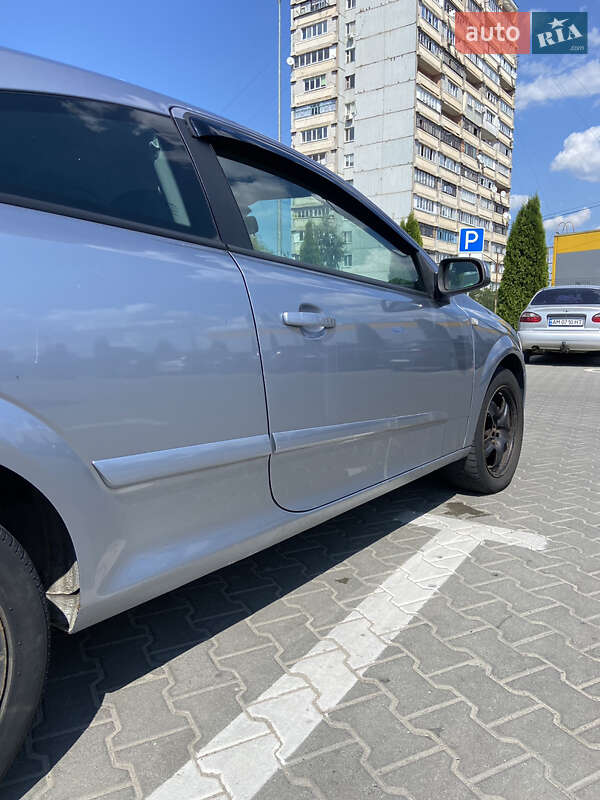Купе Opel Astra 2007 в Днепре
