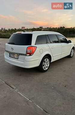 Универсал Opel Astra 2010 в 