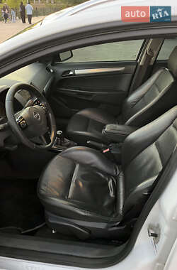 Универсал Opel Astra 2010 в 