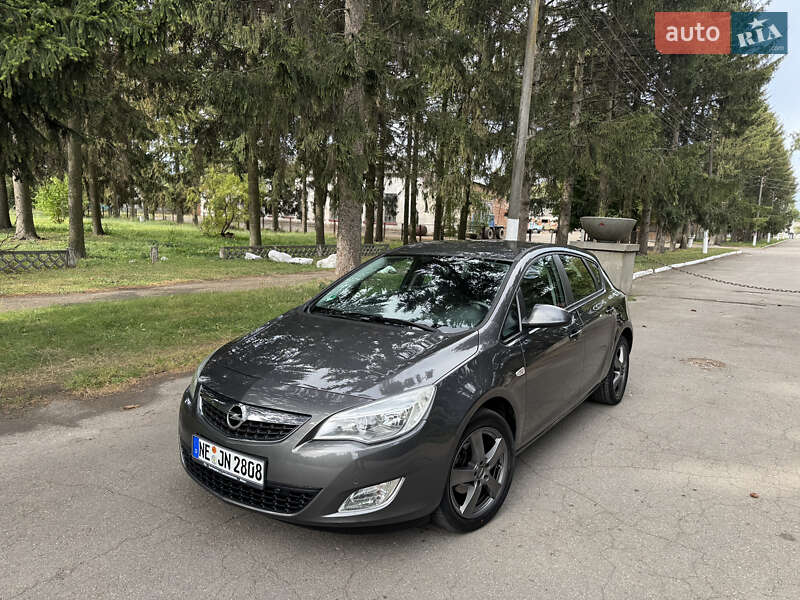 Хэтчбек Opel Astra 2010 в Умани