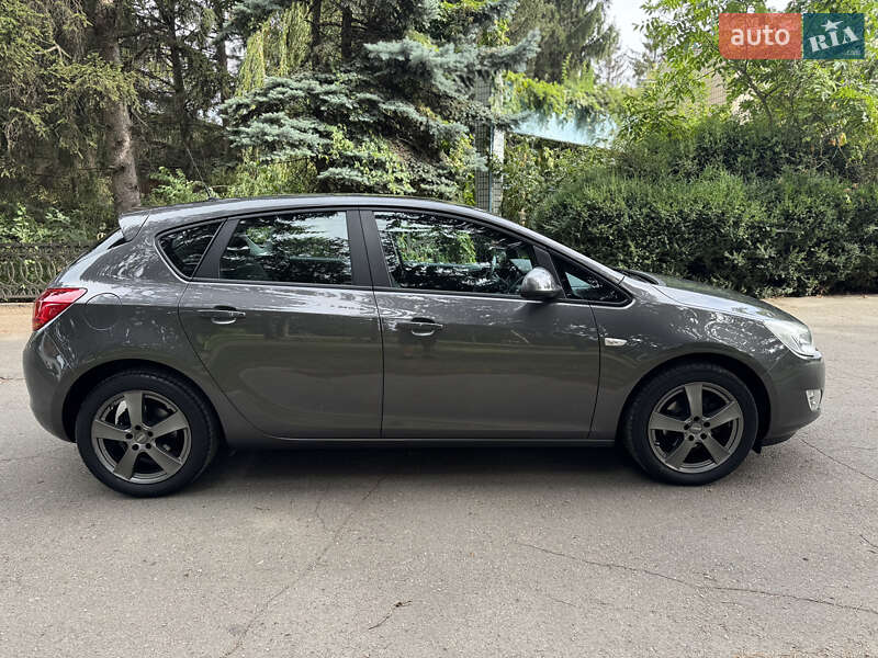 Хэтчбек Opel Astra 2010 в Умани
