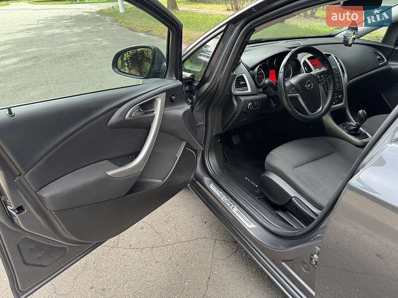 Хэтчбек Opel Astra 2010 в Умани