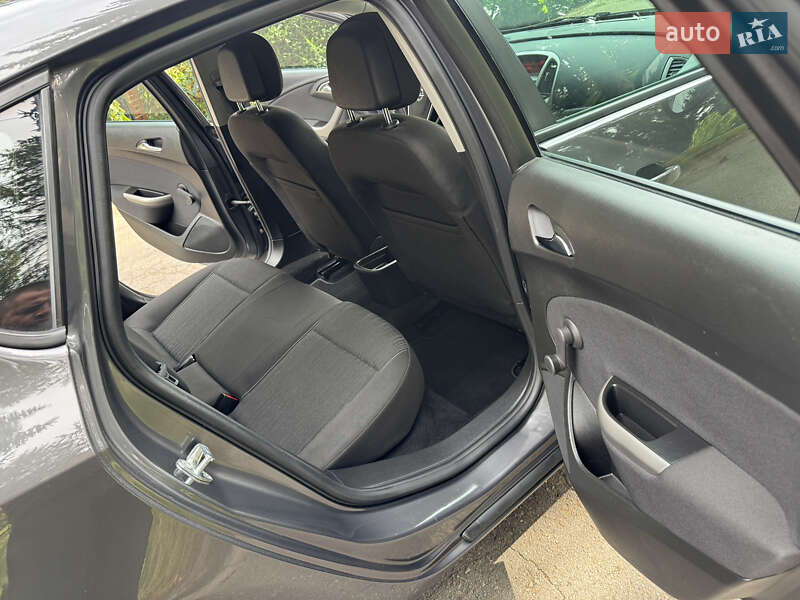 Хэтчбек Opel Astra 2010 в Умани