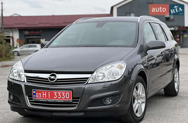 Универсал Opel Astra 2009 в Звягеле