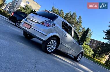 Хэтчбек Opel Astra 2009 в 