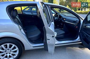 Хэтчбек Opel Astra 2009 в 
