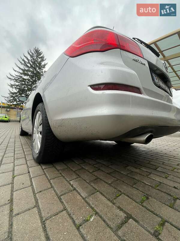 Универсал Opel Astra 2011 в Ровно