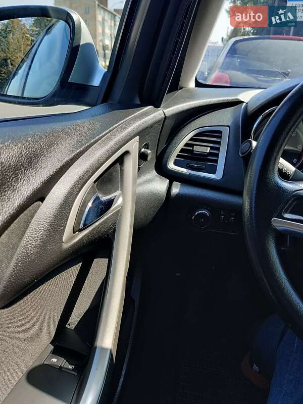 Универсал Opel Astra 2011 в Ровно