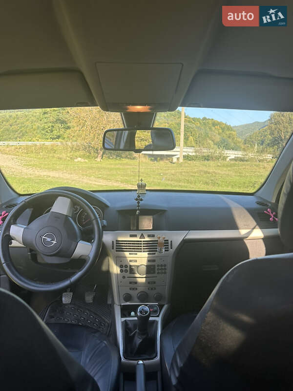 Хэтчбек Opel Astra 2007 в Хусте