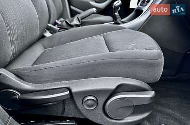 Универсал Opel Astra 2013 в 
