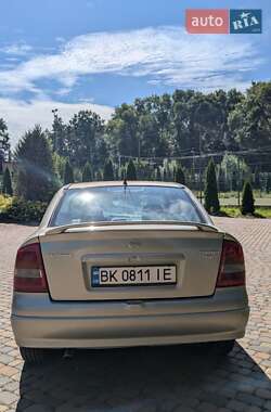 Седан Opel Astra 2006 в 